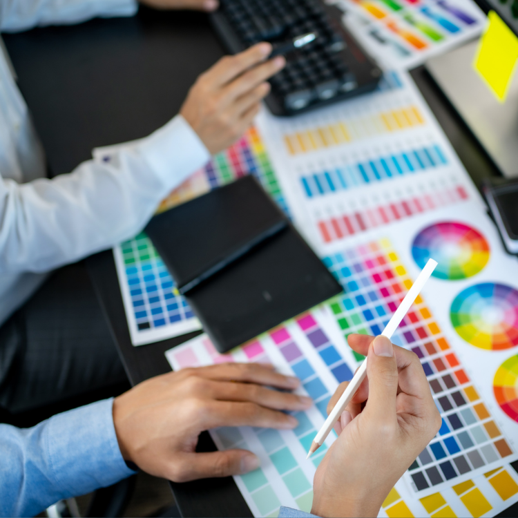RGB vs CMYK – jak przygotować plik do druku, aby uniknąć problemów z kolorami?